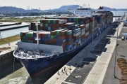 Rozšířený Panamský průplav odbavil obří loď CMA CGM