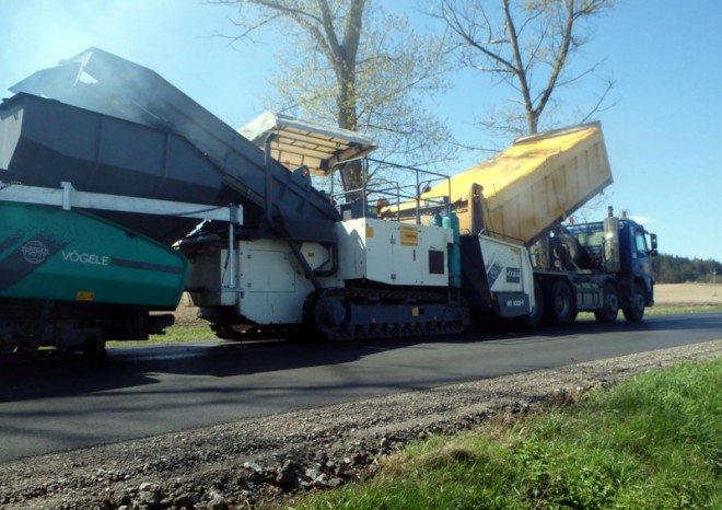 Karlovarský kraj dá z přebytku 100 milionů Kč na opravy silnic