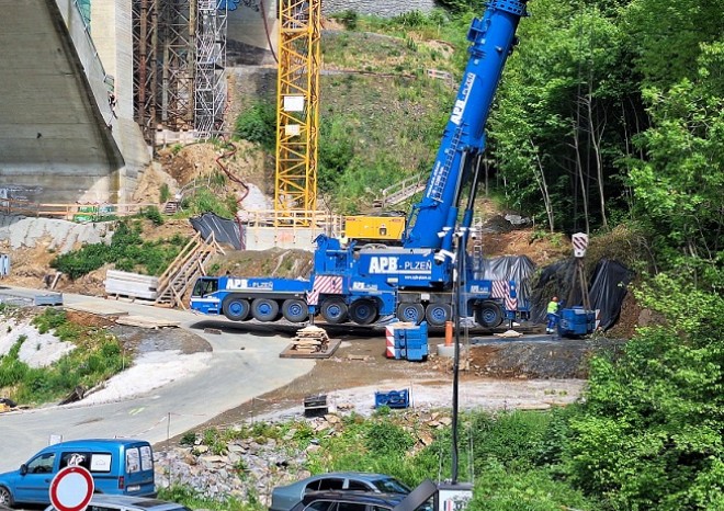 ​Rekonstrukce mostu Šmejkalka na dálnici D1 u Senohrab začala ovlivňovat provoz
