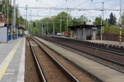 Během rekonstrukce nástupiště ve Velimi se opraví také trakční vedení