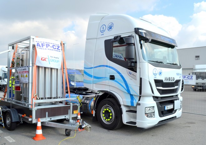 Dopravci se v Hustopečích seznámili s přednostmi modelu IVECO Stralis NP