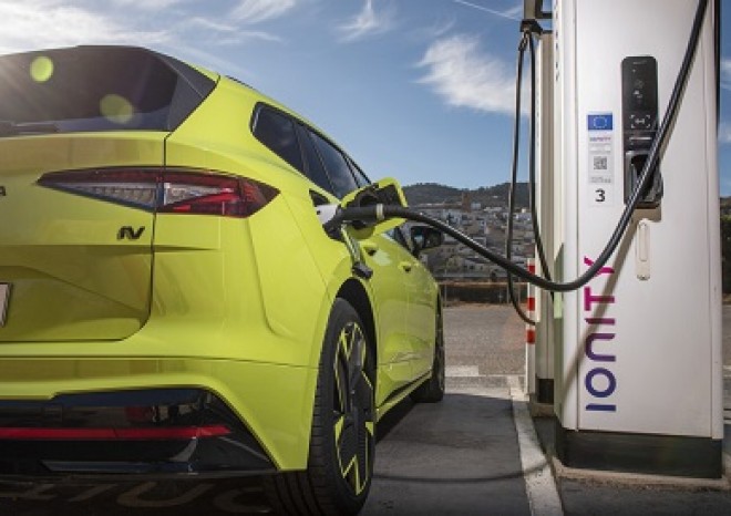 ​Automobilový průmysl je proti ukončení bezplatného parkování elektromobilů v Praze