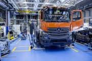 ​Mercedes-Benz Trucks zahajuje výrobu nové generace eActros 400 v závodě Wörth