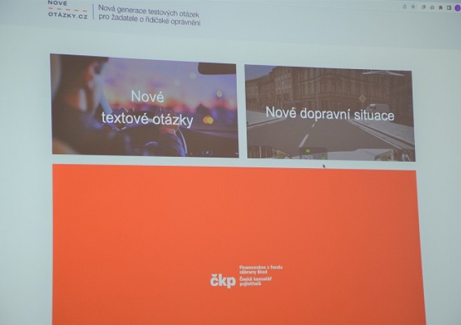 ​Ministerstvo dopravy a Asociace autoškol představily nové zkušební otázky