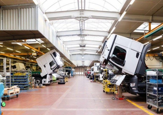 ​Společnost Mercedes-Benz Custom Tailored Trucks, která vyrábí vozidla na míru, slaví 25. výročí