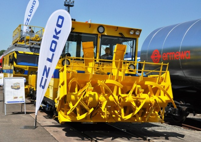 V tropických dnech představilo CZ LOKO novou sněžnou frézu