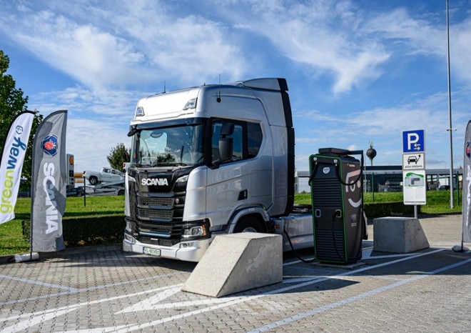 ​Scania a GreenWay otevírají dobíjecí stanice pro elektrické nákladní automobily v Senci a Žilině