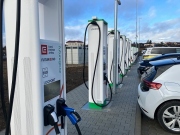 Logport a ČEZ spustily dobíjecí hub pro elektroauta s unikátními ultrarychlými stojany ABB