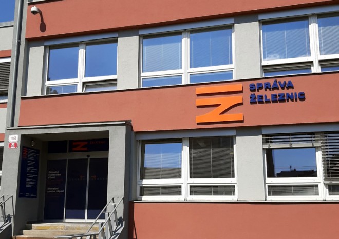 Správa železnic loni vykázala ztrátu 483 milionů korun, meziročně ji snížila