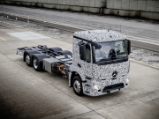 Mercedes-Benz představil těžké elektrické nákladní vozidlo
