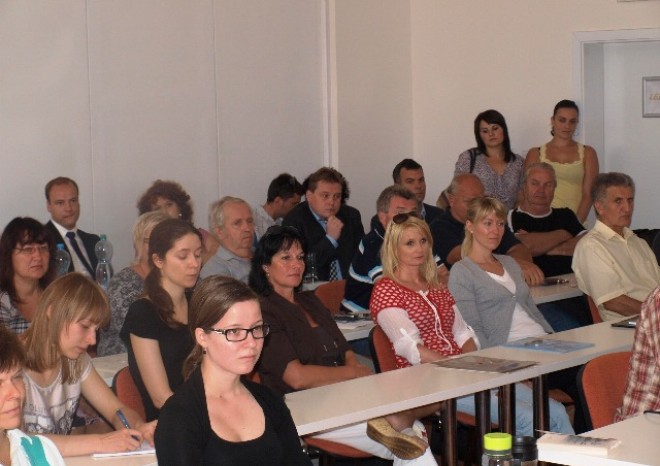 LEO Express má první stevardy