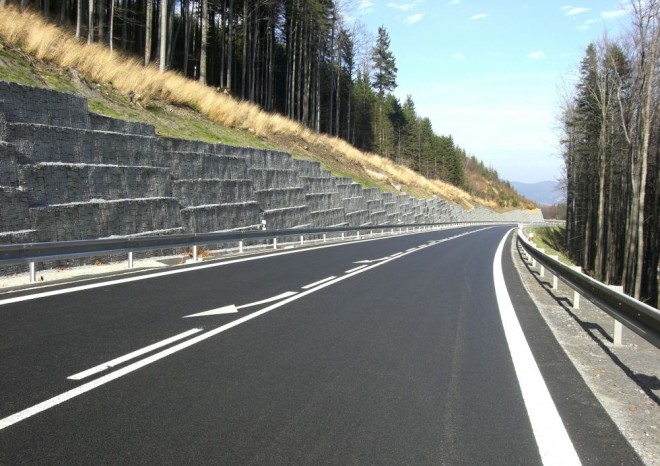 Ministr Antonín Prachař zahájil modernizaci jižní části silnice přes
Červenohorské sedlo