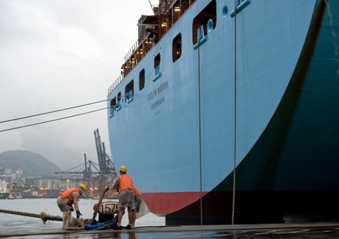 Největší příjmy mají spedice z námořní přepravy