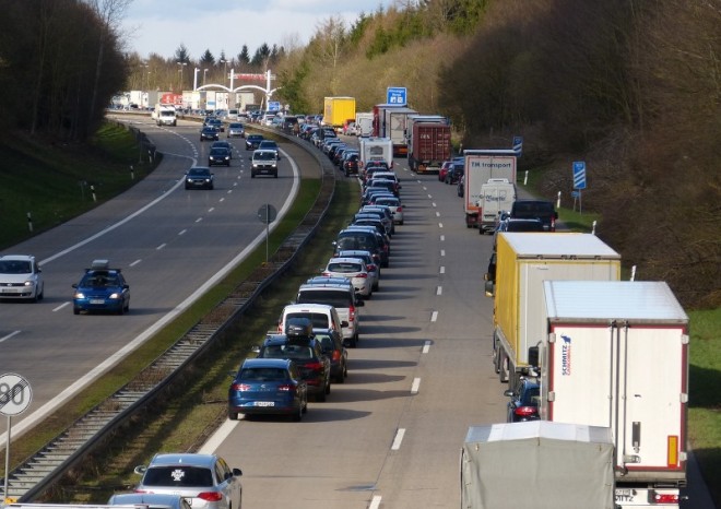 Řidiči v Německu loni strávili více času v zácpách než kdy dříve