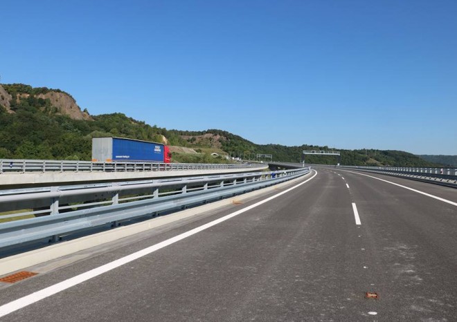 ​Prackovická estakáda na D8 se celá otevře 20. září