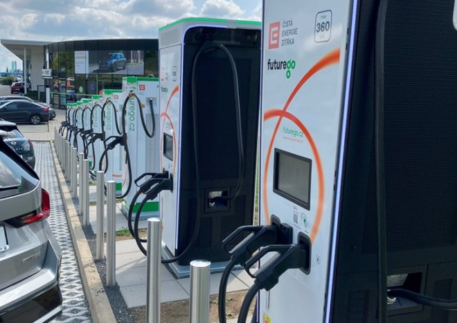 ​Počet dobíjení elektromobilů v síti ČEZ vzrostl o více než 50 procent