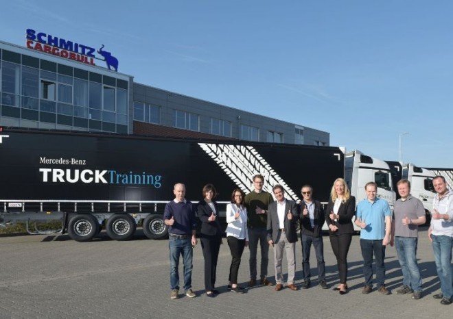 Mercedes-Benz používá návěsy Schmitz Cargobull