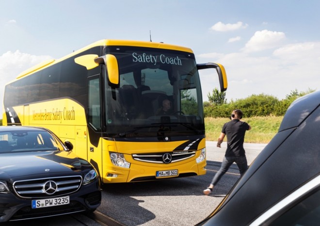 Nové systémy pro větší bezpečnost v autobusech Mercedes-Benz a Setra