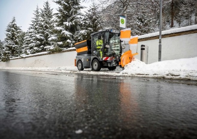 ​Některá města a obce začínají využívat úspornější a udržitelnější zimní posypy