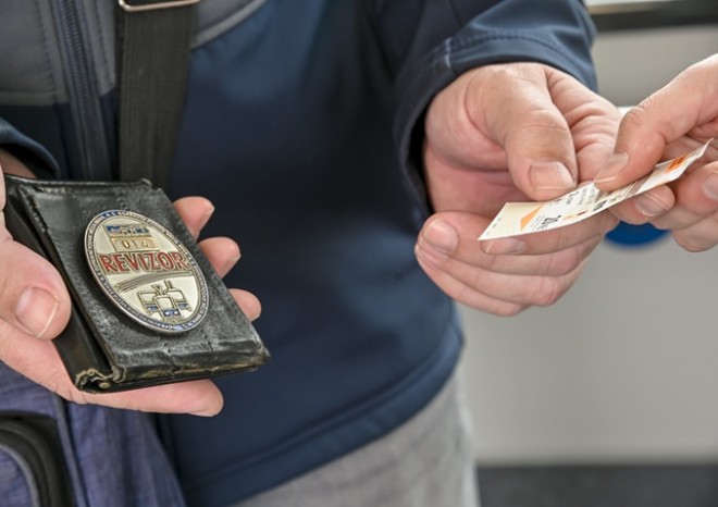 ​Počet neplatících cestujících v brněnské MHD dál mírně klesá