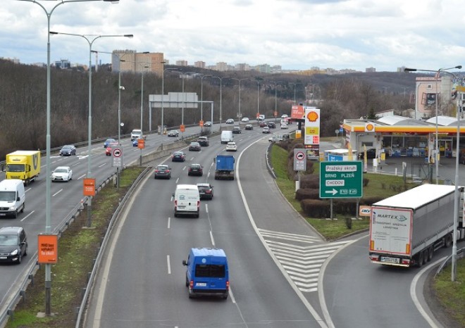 Sněmovna schválila konec povinného přimíchávání biosložky do paliv