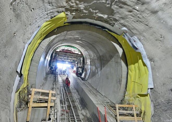 OSTROJ dodal bednění pro eskalátorový tunel metra D v Praze