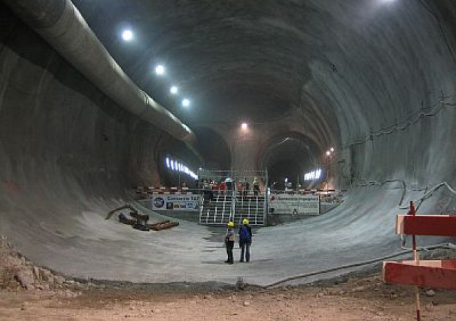 Nejdelší železniční tunel světa měří 57 km