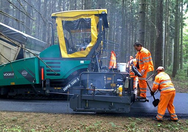 Vláda uvolnila 2,25 miliardy Kč na opravy po zimě