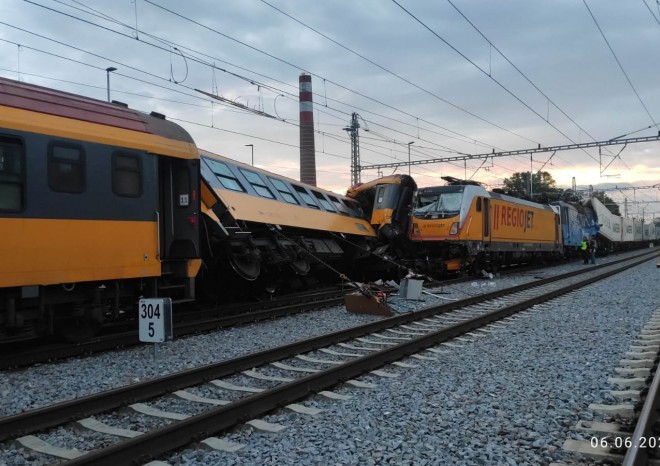 Expres v Pardubicích podle Drážní inspekce projel návěstidlo na červenou