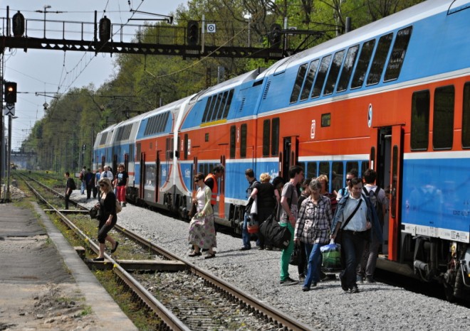 ANO chce bezplatné jízdné pro důchodce a studenty