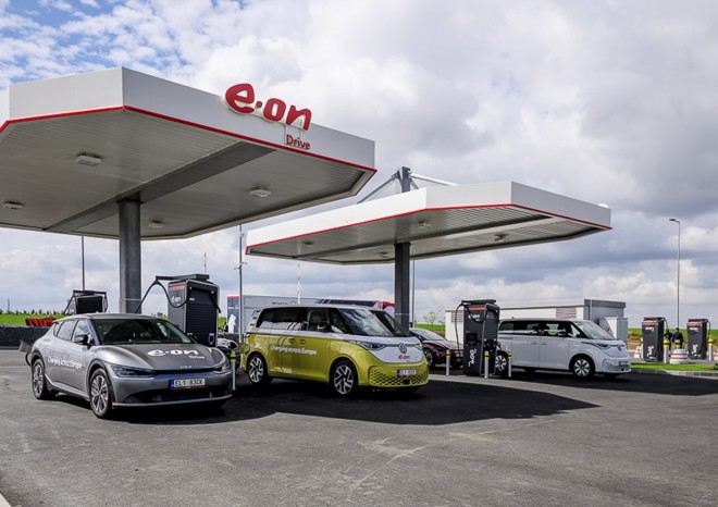 Řidiči elektromobilů dobíjeli v říjnu v síti E.ON Drive nejvíce za celý rok