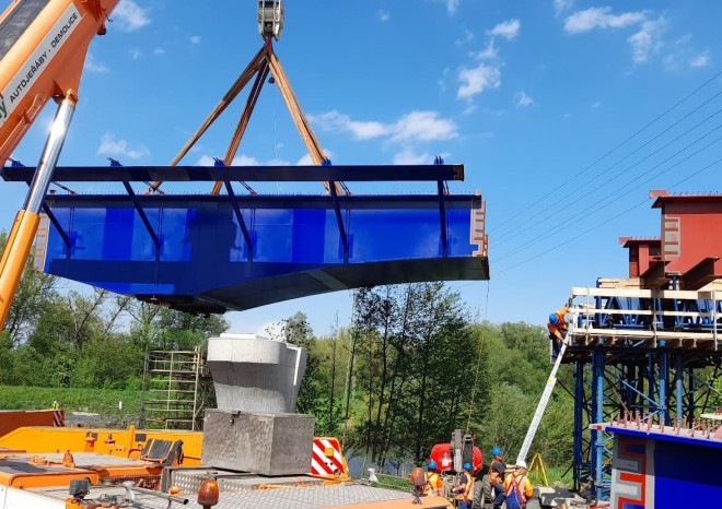 ​Na obchvatu Karviné roste ocelobetonový most