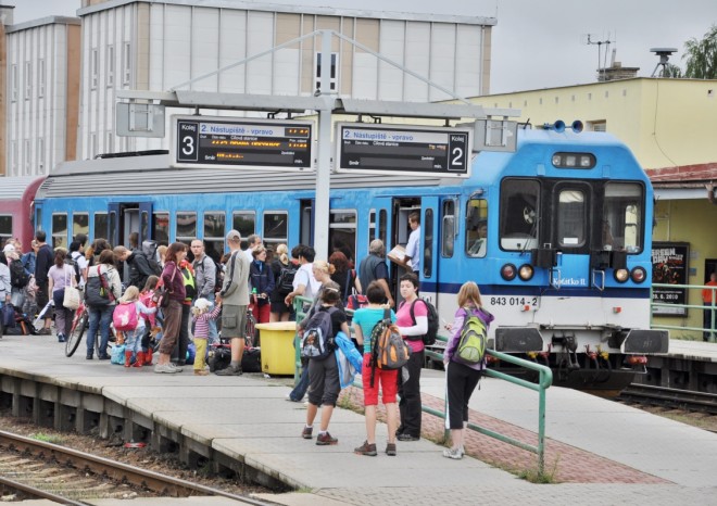 Jízdné zdarma pro studenty a seniory zvýší počet cestujících