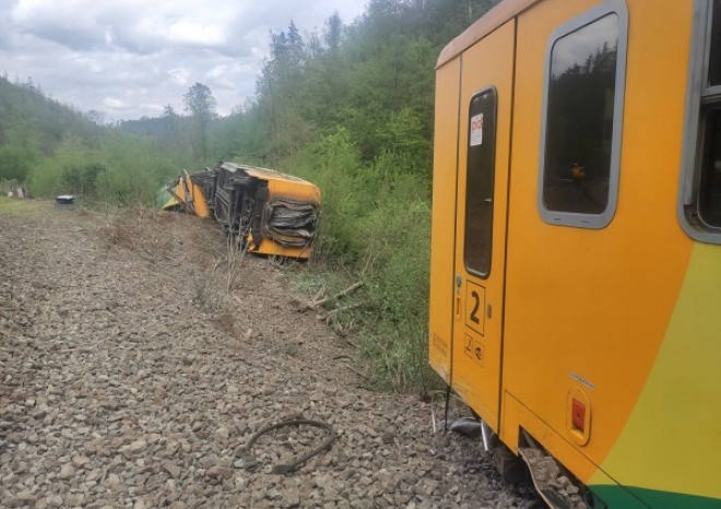 ​ČD začnou ve čtvrtek u Klínce odstraňovat vozy po vykolejené vlakové soupravě