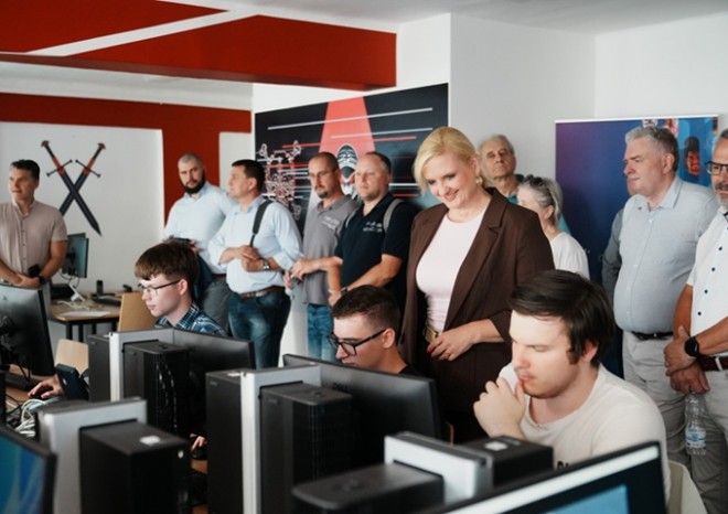 ​V kolínské SOŠ informatiky a spojů je nové Junior centrum kybernetické bezpečnosti za 70,5 milionu korun