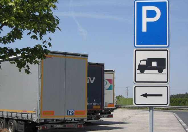 Letos u dálnic vznikne 207 parkovacích míst pro kamiony