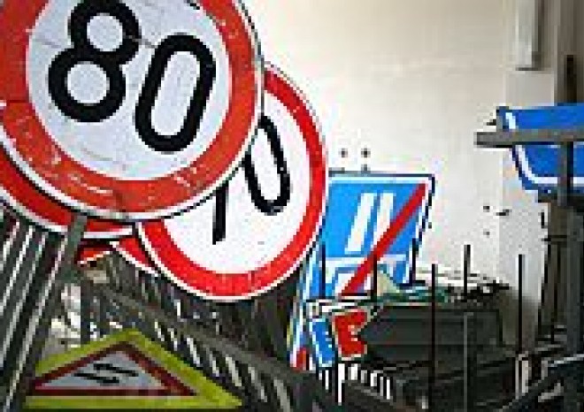 Opozice kritizuje vládu za financování dopravy