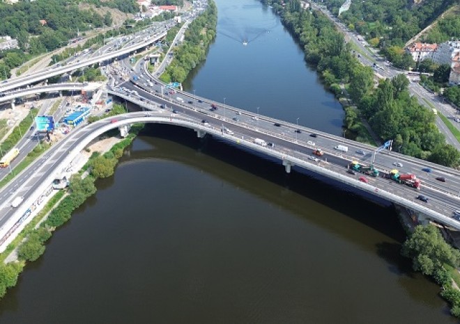 ​Hlavní práce na Barrandovském mostě a rampě z ulice K Barrandovu skončí na konci srpna