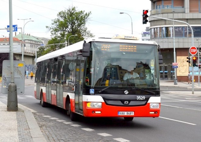 Cestující pražskou MHD mohou mít ode dneška kupóny v mobilu