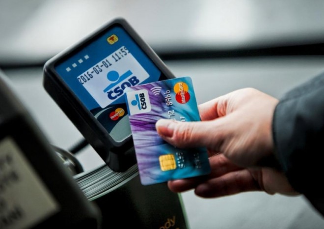 ​Soukromý dopravce spouští placení bezkontaktními platebními kartami v autobusech