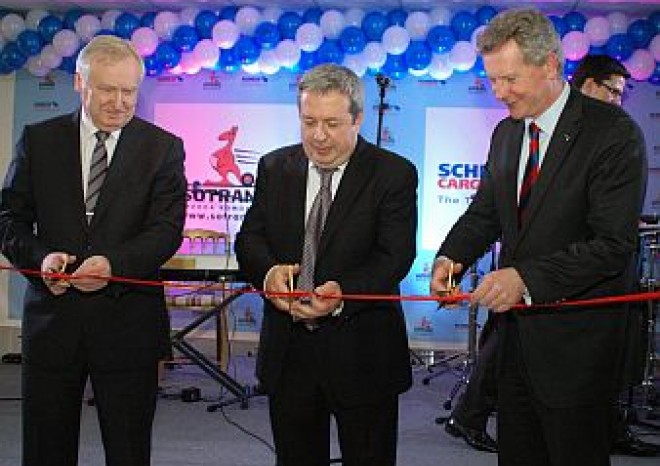 Schmitz otevřel nové centrum pro návěsy v Petrohradu
