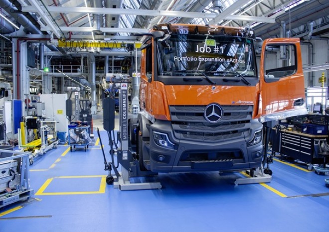 ​Mercedes-Benz Trucks zahajuje výrobu nové generace eActros 400 v závodě Wörth