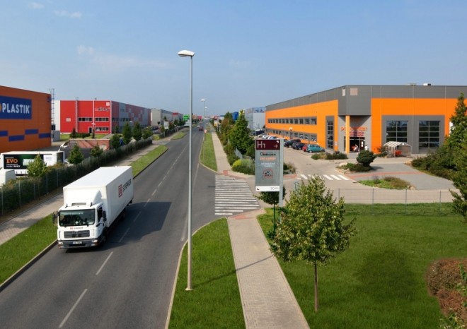 ​ Poptávku na trhu táhne hlavně e-commerce a automotive