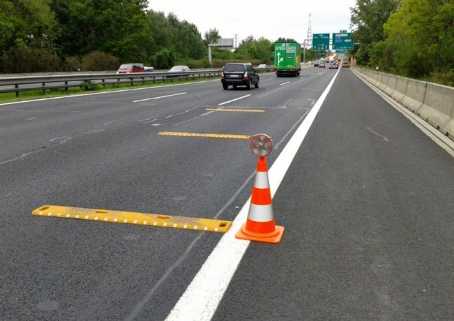 Mobilní výstražné prahy zvýší bezpečnost provozu a ochrání
silničáře