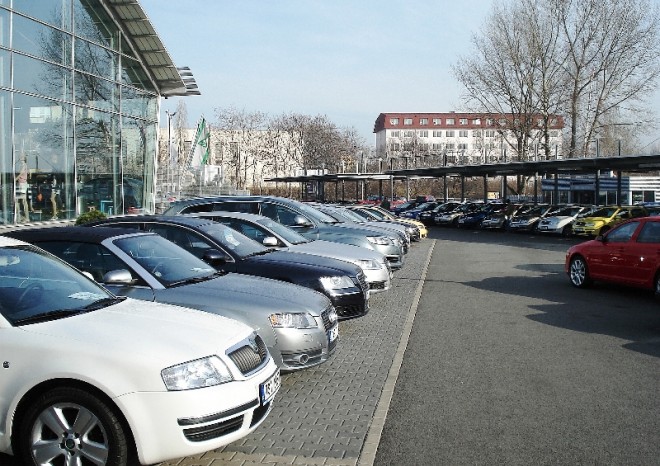 EK prý plánuje častější technické kontroly starších vozů
