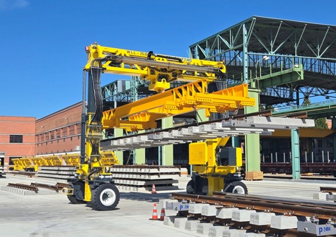 ​DT – Výhybkárna a strojírna využívá dálkově ovládanou manipulační technologii Combilift