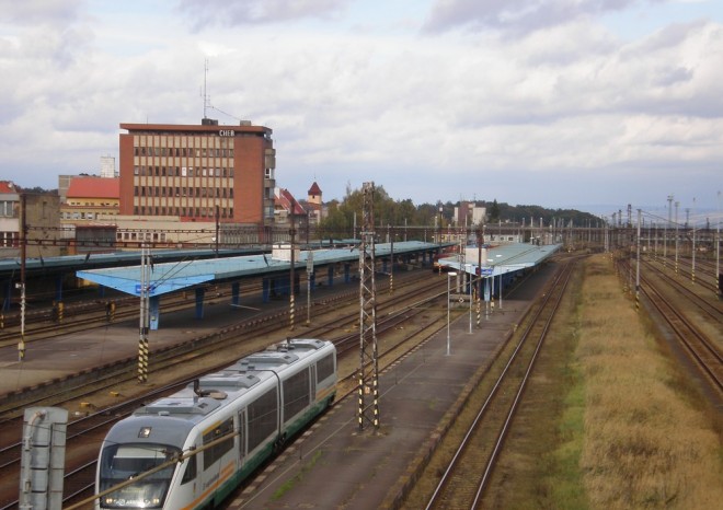 ​SŽDC opravuje v Karlovarském kraji tři nádraží, další plánuje