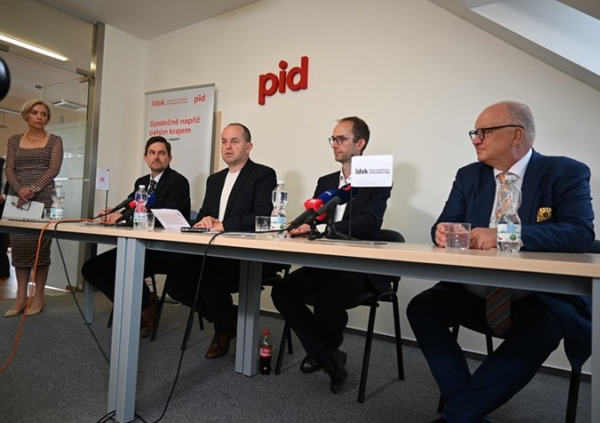 ​Byly otevřeny konečné nabídky na největší železniční zakázku na velkokapacitní vlaky v Česku
