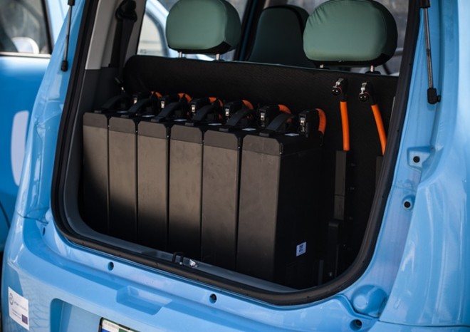 ​Wolt nasazuje v Praze nasazuje 20 elektromobilů s vyměnitelnými bateriemi