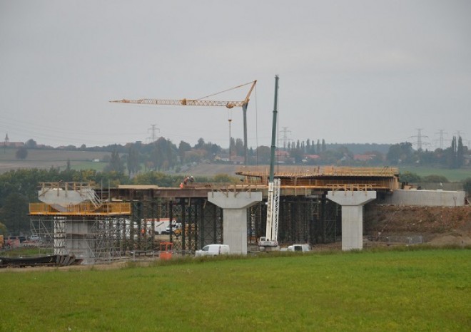 ​Vláda vyhodnotí využití PPP projektů pro železniční a dálniční stavby